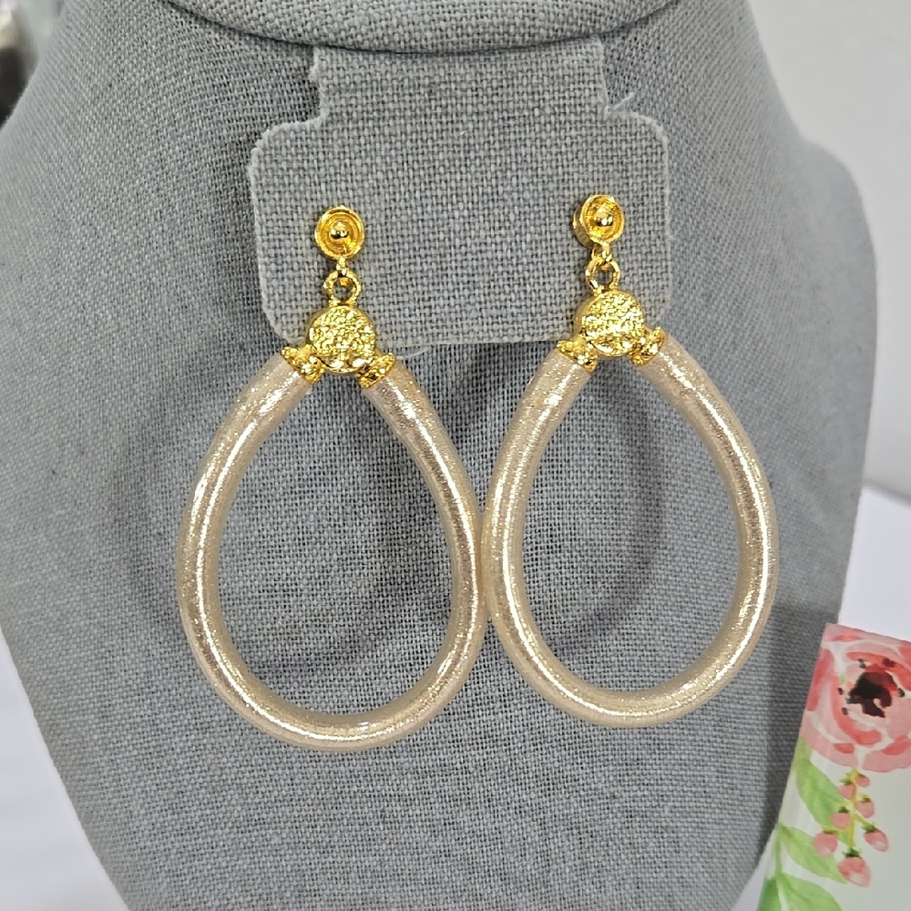 Budha Budha All Weathers Womens Earrings . Color Cream